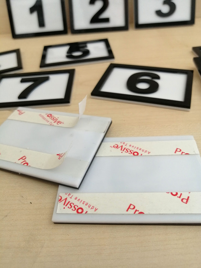 PEÇETELİK NO 5x5CM (15 Lİ PAKET) BEYAZ-SİYAH (7815) Masa Numaraları Peçetelik Numaraları Yapışkanlı Sayılar Pleksi Numeratör Yapışkanlı Sayılar - Görsel 5