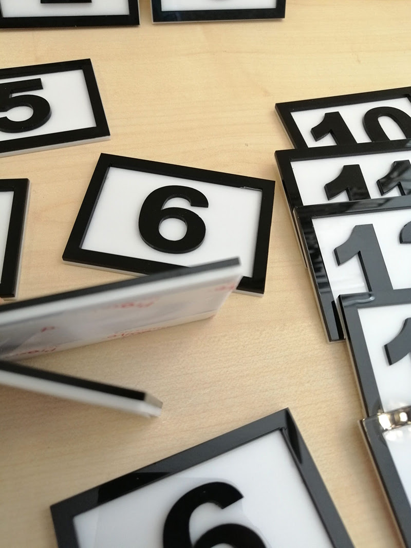 PEÇETELİK NO 5x5CM (15 Lİ PAKET) BEYAZ-SİYAH (7815) Masa Numaraları Peçetelik Numaraları Yapışkanlı Sayılar Pleksi Numeratör Yapışkanlı Sayılar - Görsel 6