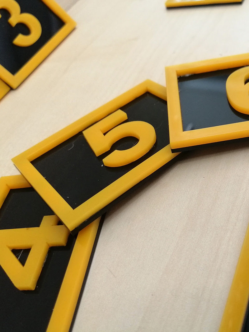 PEÇETELİK NO 5x5CM (15 Lİ PAKET) SİYAH-SARI (7915) 7xMasa Numaraları Peçetelik Numaraları Yapışkanlı Sayılar Pleksi Numeratör Yapışkanlı Sayılar - Görsel 4