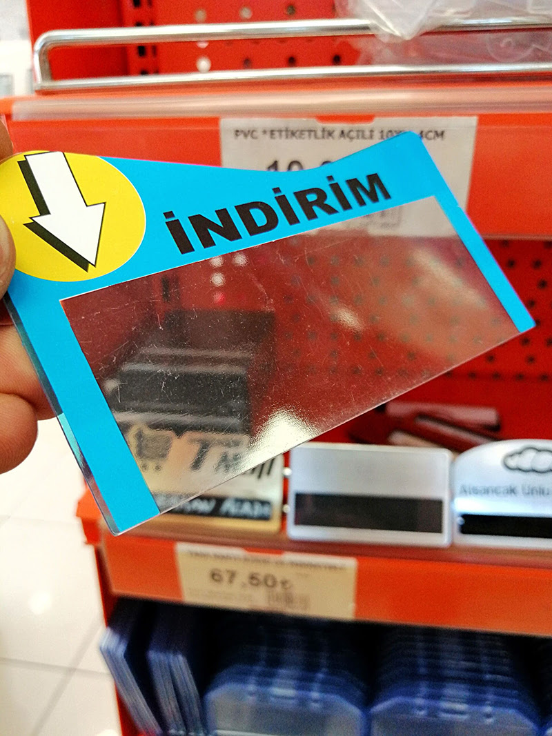 KULAKÇIK GEÇME PLASTİK KIRMIZI RENK İNDİRİM YAZILI Raf Önü İkaz Etiketi Fiyat Etiketliği Uyarı Etiketi Bilgilendirme Etiketi - Görsel 4