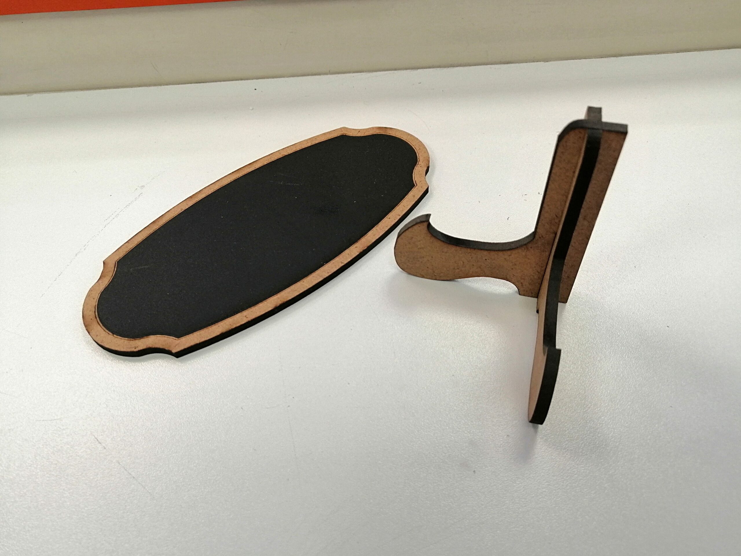 KARA TAHTA (17cm x H:8cm) ARKA DESTEKLİ OVAL Silinebilir Dekoratif Etiket ve Etiketlik PVC Siyah Etiket - Görsel 4