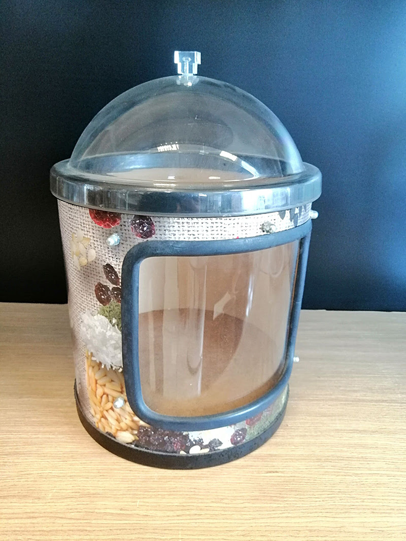 BİDON BAHARAT TAM PENCERELİ ÇAP 25CM H:25CM (Kapak Dahil Değildir) Özel Bidon Kraft Malzeme Nefes Alabilen Teşhir Depolama Baharat Kovası Bidonu